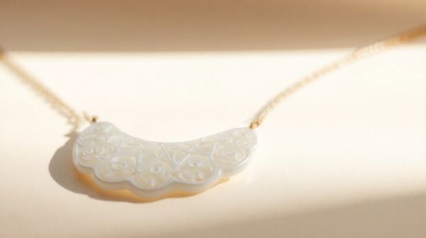 Top 5 colliers en porcelaine alliant élégance et audace
